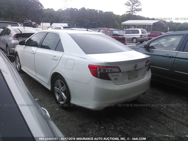 4T1BF1FK5CU117894 - 2012 TOYOTA CAMRY SE/LE/XLE WHITE photo 3