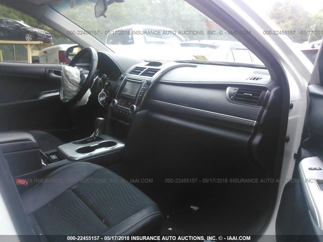 4T1BF1FK5CU117894 - 2012 TOYOTA CAMRY SE/LE/XLE 白色 照片 5