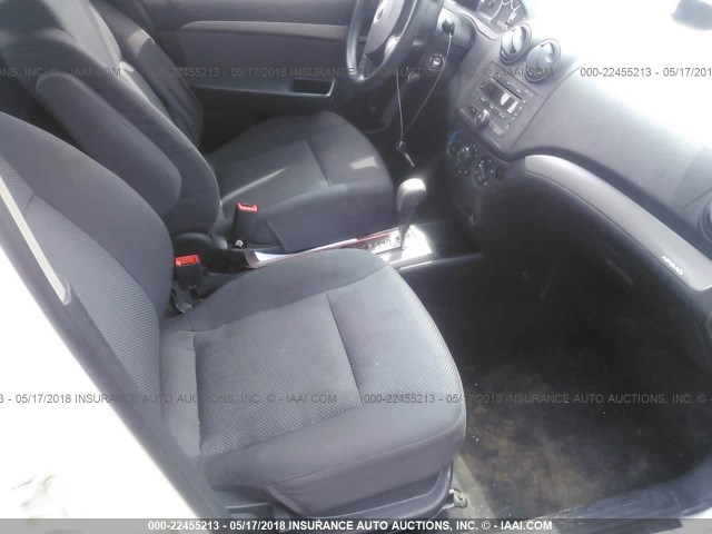 KL1TD56648B111541 - 2008 CHEVROLET AVEO LS WHITE photo 5