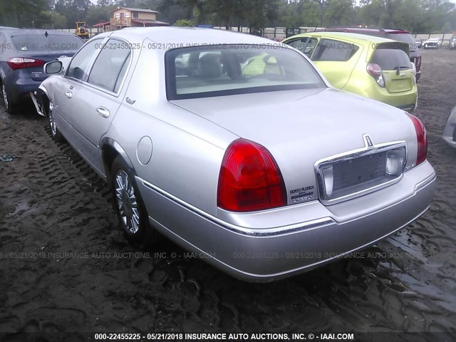 2LNBL8CV4AX615557 - 2010 LINCOLN TOWN CAR SIGNATURE LIMITED SILVER photo 3