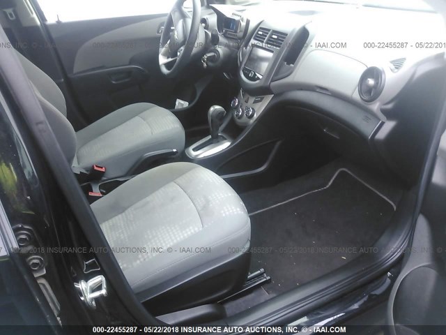 1G1JA6SH3D4198443 - 2013 CHEVROLET SONIC LS 黑色 照片 5