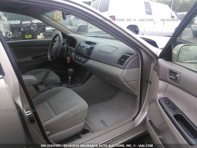 4T1BE32K25U409283 - 2005 TOYOTA CAMRY LE/XLE/SE ოქროსფერი ფოტო 5