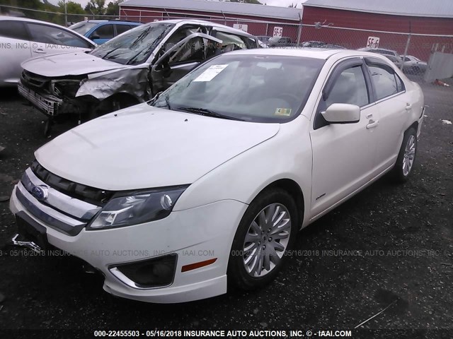 3FADP0L33CR167806 - 2012 FORD FUSION HYBRID WHITE photo 2