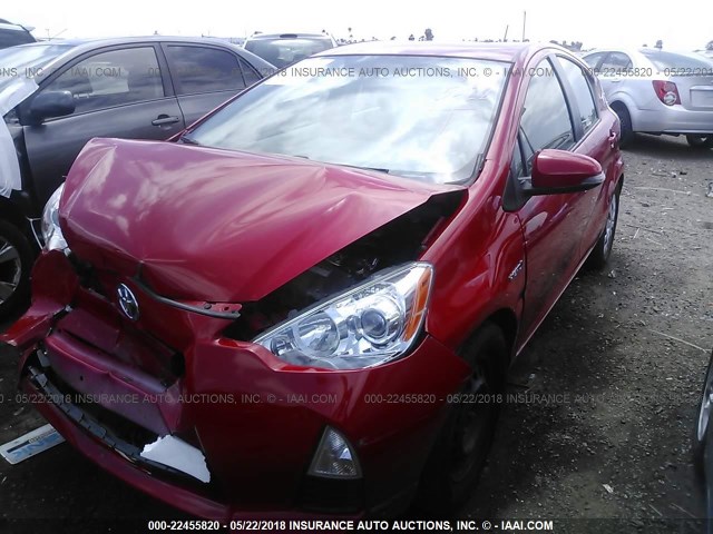 JTDKDTB31E1573223 - 2014 TOYOTA PRIUS C RED photo 2