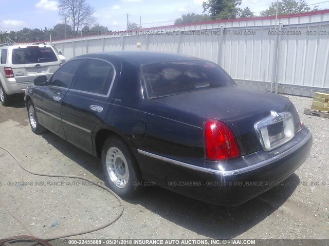 1LNHM81W8YY819307 - 2000 LINCOLN TOWN CAR EXECUTIVE BLACK photo 3