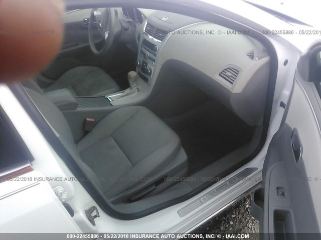 1G1ZC5EU8BF391057 - 2011 CHEVROLET MALIBU 1LT 白色 照片 5
