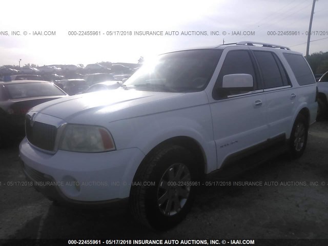 5LMFU27R43LJ00824 - 2003 LINCOLN NAVIGATOR WHITE photo 2