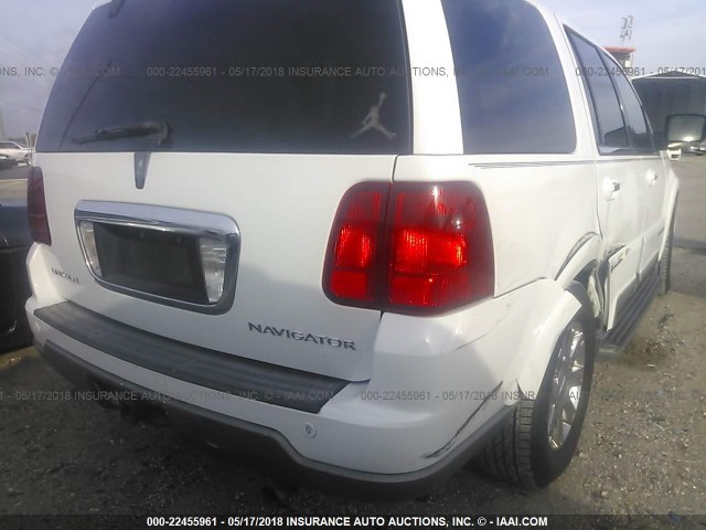 5LMFU27R43LJ00824 - 2003 LINCOLN NAVIGATOR WHITE photo 4