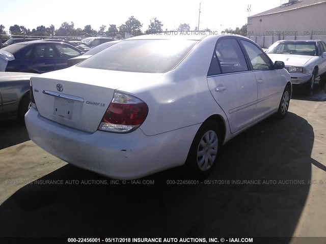 4T1BE32K55U562837 - 2005 TOYOTA CAMRY LE/XLE/SE WHITE photo 4