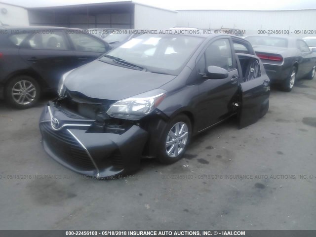 VNKKTUD30HA071594 - 2017 TOYOTA YARIS L/LE/SE GRAY photo 2