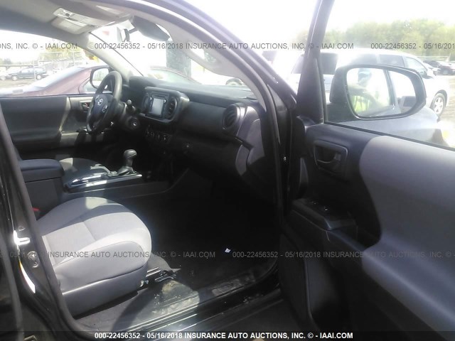 5TFCZ5AN0JX123249 - 2018 TOYOTA TACOMA DBL CAB/SR/TRDSPT/OR/PRO შავი ფოტო 5