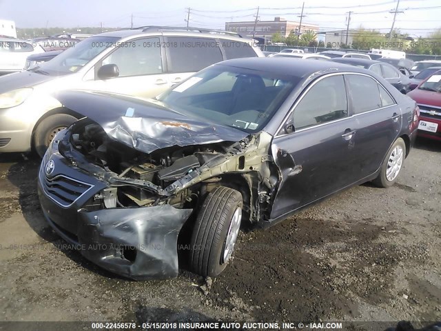 4T1BF3EK3BU223840 - 2011 TOYOTA CAMRY SE/LE/XLE GRAY photo 2