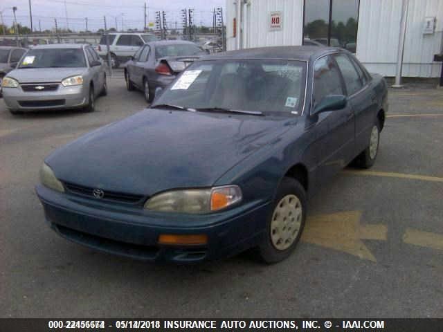 4T1BG12K7TU915199 - 1996 TOYOTA CAMRY DX/LE/XLE GREEN photo 2