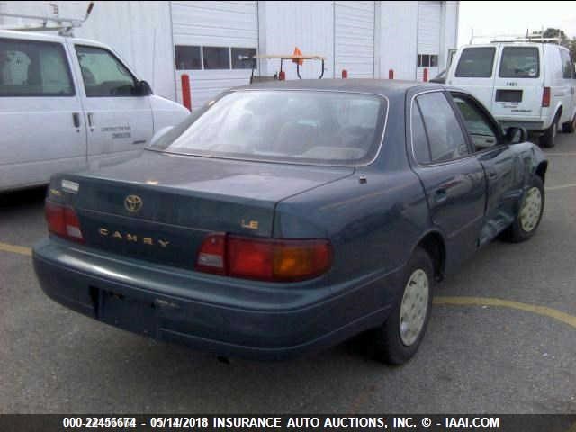 4T1BG12K7TU915199 - 1996 TOYOTA CAMRY DX/LE/XLE GREEN photo 4
