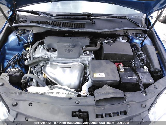 4T1BF1FK2HU717604 - 2017 TOYOTA CAMRY LE/XLE/SE/XSE ლურჯი ფოტო 10