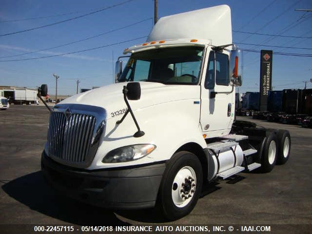 1HSDJSJR1DJ173038 - 2013 INTERNATIONAL PROSTAR WHITE photo 2