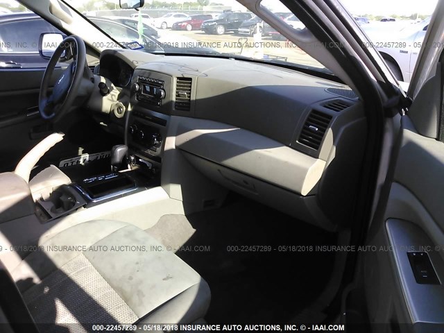 1J8HS48P27C572937 - 2007 JEEP GRAND CHEROKEE LAREDO/COLUMBIA/FREEDOM 灰色 照片 5