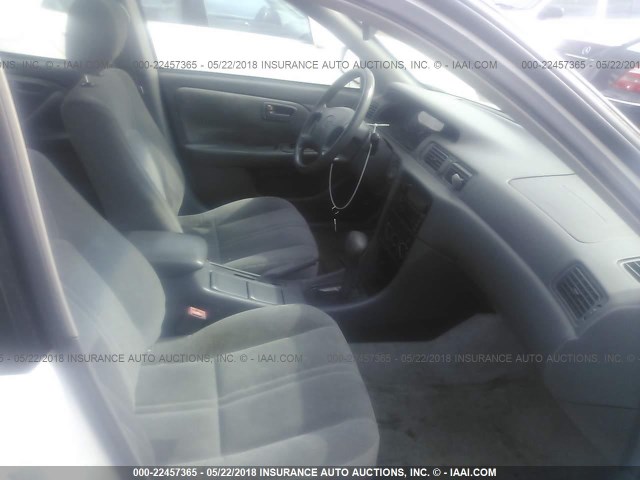 4T1BG22K41U865655 - 2001 TOYOTA CAMRY CE/LE/XLE 白色 照片 5