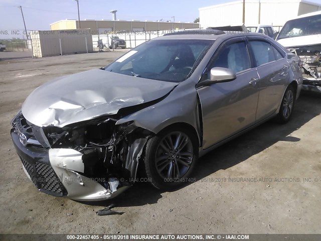 4T1BF1FK7GU225102 - 2016 TOYOTA CAMRY LE/XLE/SE/XSE 棕色 照片 2