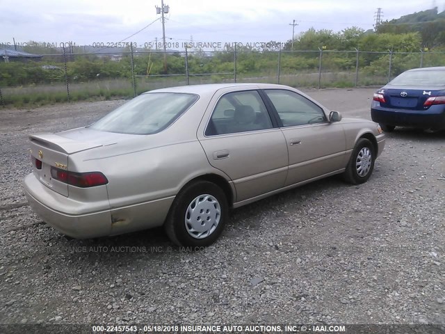 4T1BG22KXWU300043 - 1998 TOYOTA CAMRY CE/LE/XLE 金色 照片 4