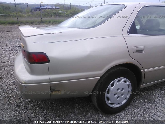 4T1BG22KXWU300043 - 1998 TOYOTA CAMRY CE/LE/XLE 金色 照片 6