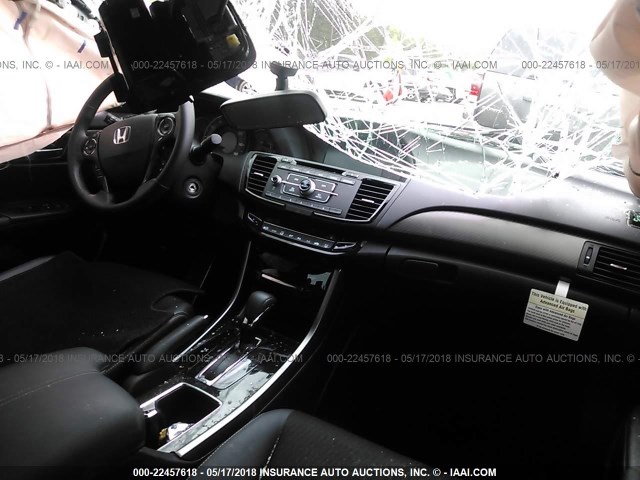 1HGCR2F57HA196902 - 2017 HONDA ACCORD SPORT ვერცხლისფერი ფოტო 5