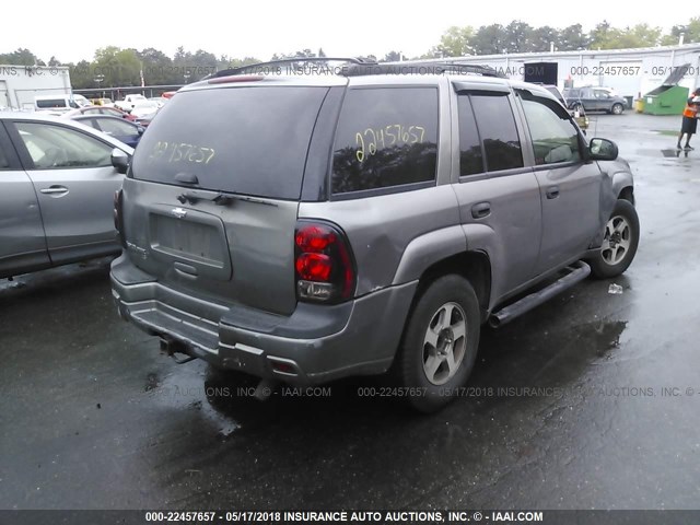 1GNDT13S052239451 - 2005 CHEVROLET TRAILBLAZER LS/LT GRAY photo 4