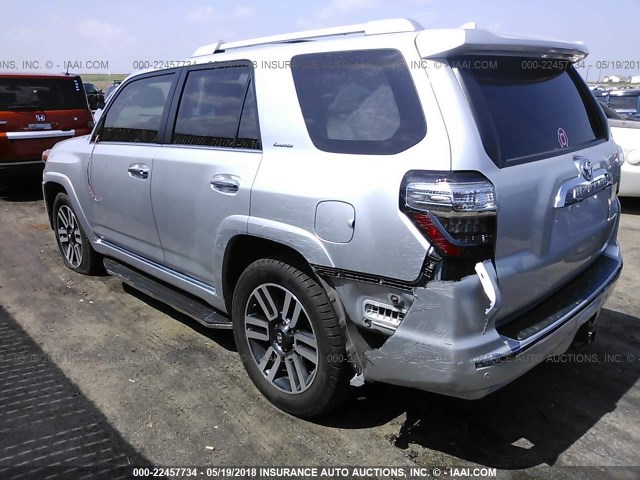 JTEBU5JR0G5286058 - 2016 TOYOTA 4RUNNER SR5 PREM/LTDL/TRAIL/TRD SILVER photo 3