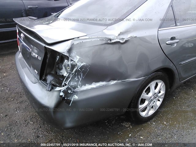 4T1BF30K65U606585 - 2005 TOYOTA CAMRY LE/XLE/SE ნაცრისფერი ფოტო 6