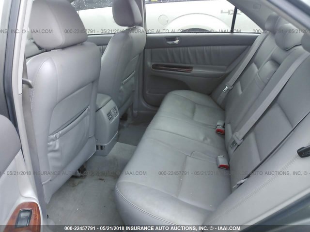 4T1BF30K65U606585 - 2005 TOYOTA CAMRY LE/XLE/SE ნაცრისფერი ფოტო 8