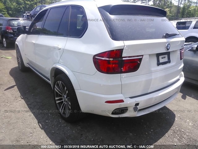 5UXZV4C59D0E01867 - 2013 BMW X5 XDRIVE35I WHITE photo 3