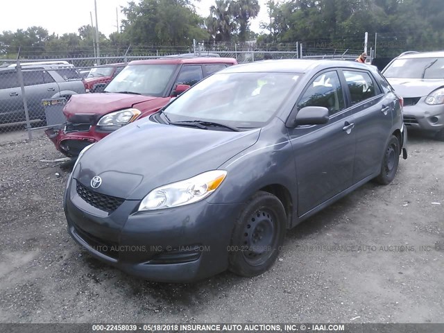 2T1KU4EE2AC299250 - 2010 TOYOTA COROLLA MATRIX  GRAY photo 2