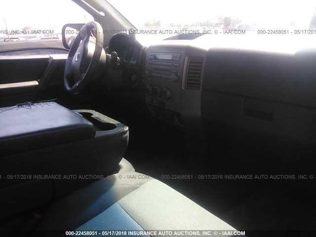 1N6AA06A66N549017 - 2006 NISSAN TITAN XE/SE/LE SILVER photo 5