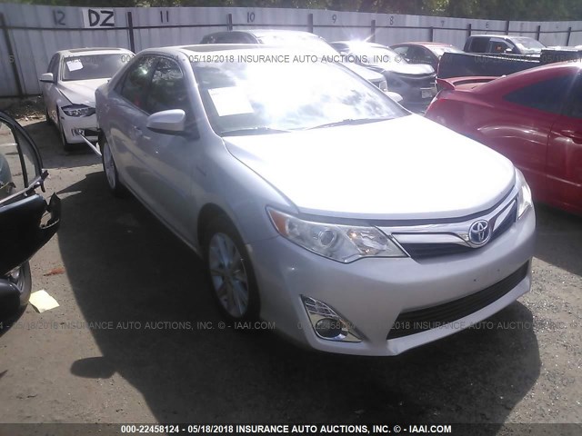 4T1BD1FK8DU085742 - 2013 TOYOTA CAMRY HYBRID/LE/XLE 银色 照片 1