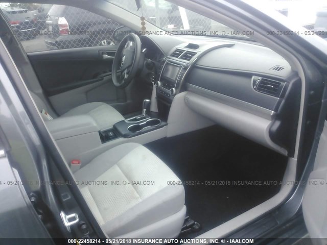4T4BF1FK1CR197359 - 2012 TOYOTA CAMRY SE/LE/XLE 灰色 照片 5