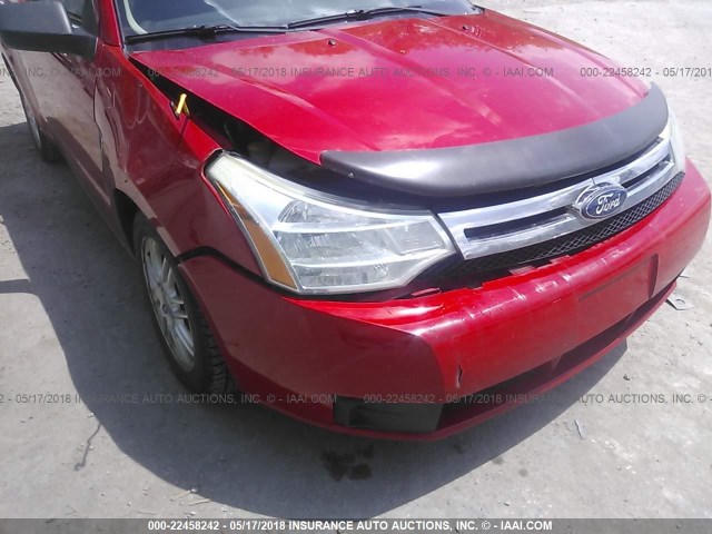 1FAHP33NX8W266194 - 2008 FORD FOCUS SE/SEL/SES RED photo 6