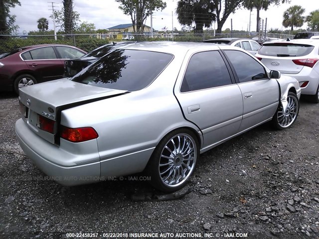 4T1BG22K11U837974 - 2001 TOYOTA CAMRY CE/LE/XLE SILVER photo 4