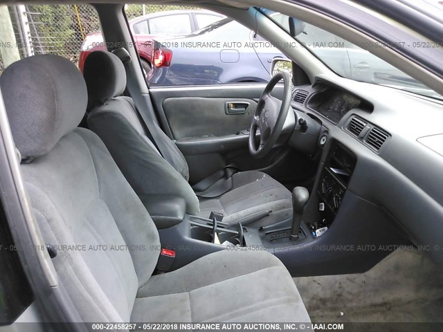 4T1BG22K11U837974 - 2001 TOYOTA CAMRY CE/LE/XLE 银色 照片 5