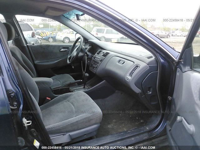 1HGCS86632A056809 - 2002 HONDA ACCORD VALUE BLUE photo 5