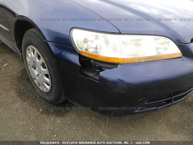 1HGCS86632A056809 - 2002 HONDA ACCORD VALUE BLUE photo 6