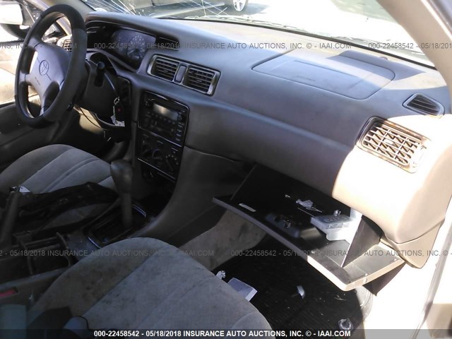 4T1BF22K1YU094519 - 2000 TOYOTA CAMRY LE/XLE GOLD photo 5