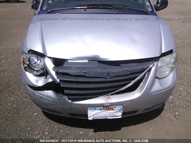 2C4GP44R25R398240 - 2005 CHRYSLER TOWN & COUNTRY LX SILVER photo 6