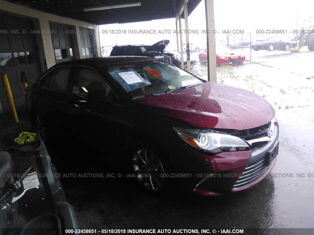 4T1BF1FK5HU631381 - 2017 TOYOTA CAMRY LE/XLE/SE/XSE BURGUNDY photo 1