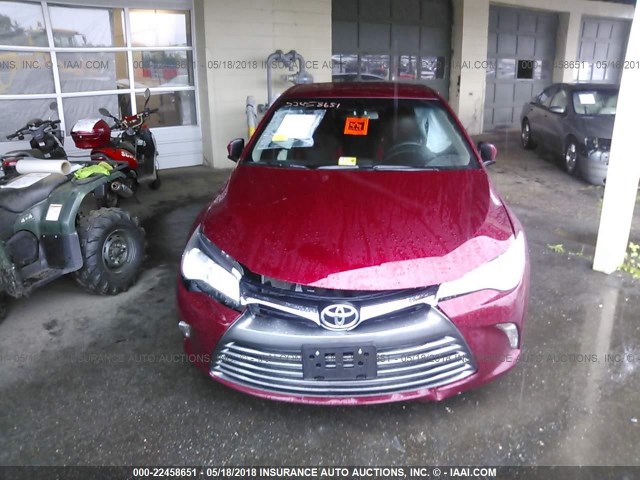 4T1BF1FK5HU631381 - 2017 TOYOTA CAMRY LE/XLE/SE/XSE BURGUNDY photo 6