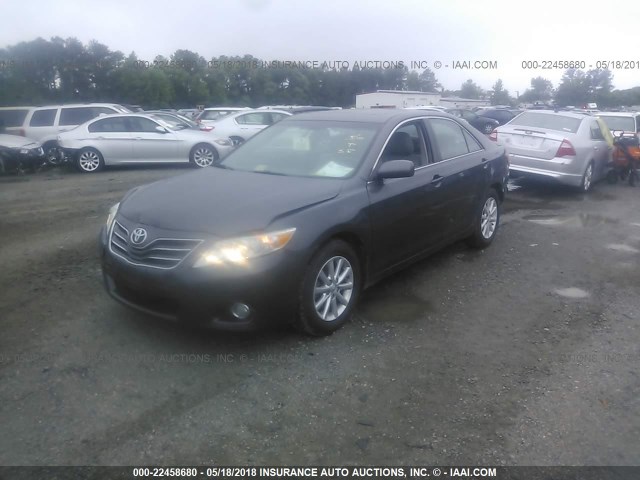 4T4BF3EK0BR198157 - 2011 TOYOTA CAMRY SE/LE/XLE 灰色 照片 2
