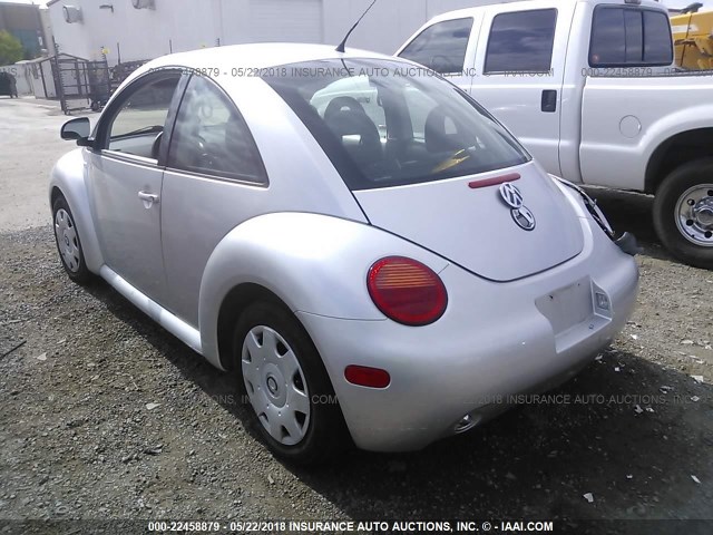 3VWBC21C6YM488817 - 2000 VOLKSWAGEN NEW BEETLE GL 银色 照片 3