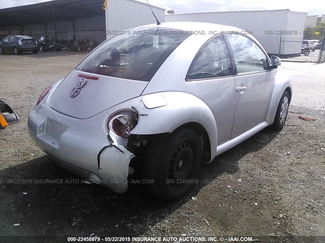 3VWBC21C6YM488817 - 2000 VOLKSWAGEN NEW BEETLE GL 银色 照片 4