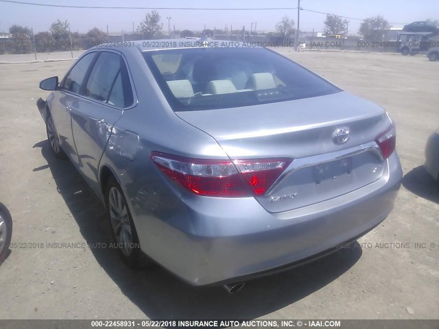 4T1BK1FK8HU584097 - 2017 TOYOTA CAMRY XSE/XLE SILVER photo 3