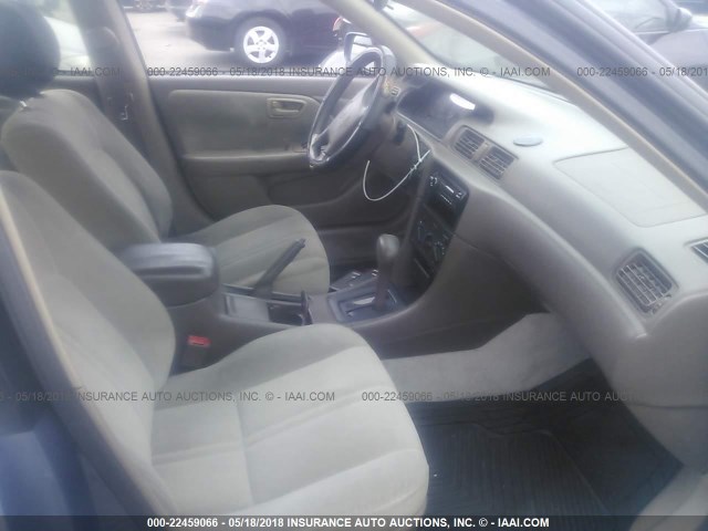 4T1BG22K5YU010358 - 2000 TOYOTA CAMRY CE/LE/XLE PURPLE photo 5