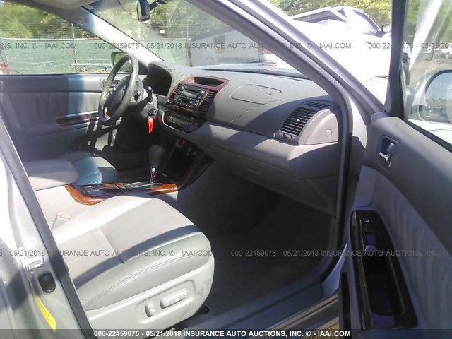 4T1BF30K56U111537 - 2006 TOYOTA CAMRY LE/XLE/SE ვერცხლისფერი ფოტო 5